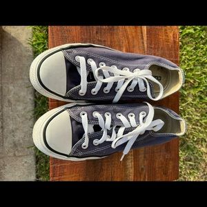 Converse Sneaker in Navy